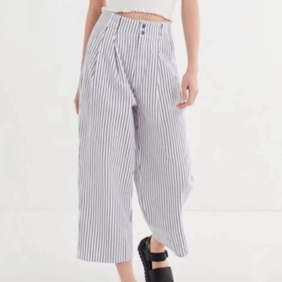 Urban Outfitters Pants - Urban Outfitters Mack pleated high waisted trouser pant white blue stripe size 2